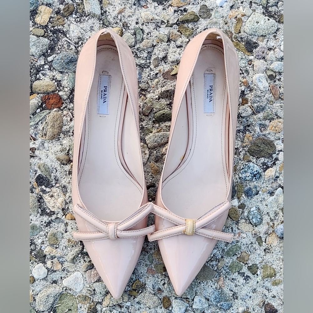 Prada Patent Leather Kitten Heel Pumps With Bow